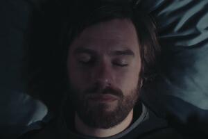 KAKO ZAISTA ZVUČI PRIČANJE U SNU: Glumac snimao sebe dok spava i sve objavio, a evo kada je vreme da idete KOD LEKARA (VIDEO)