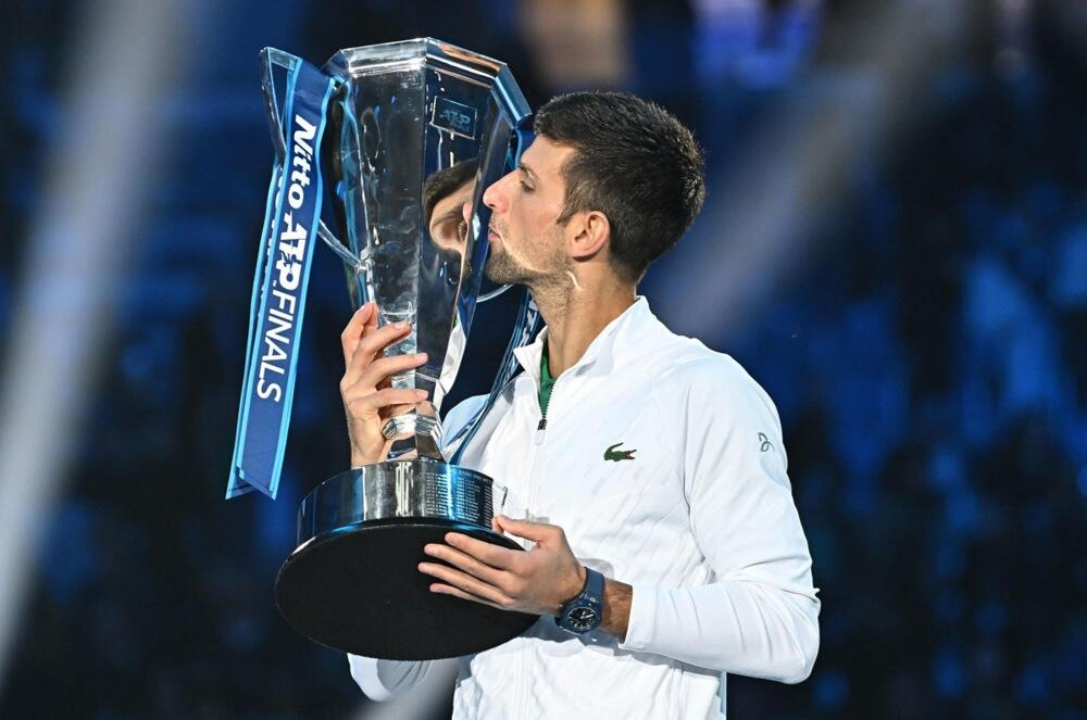 Novak sa trofejom u Torinu 2022.