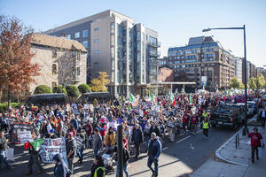 UNIŠTITI HAMAS, VRATITI TAOCE: Hiljade ljudi na mitingu podrške Izraelu u Vašingtonu (FOTO)