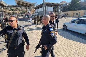 PREVARANTI VARALI LJUDE NA GNUSAN NAČIN, PA UZELI 27.000 DOLARA Policija u Izraelu uhapsila trojicu muškaraca zbog NEVIĐENOG DELA