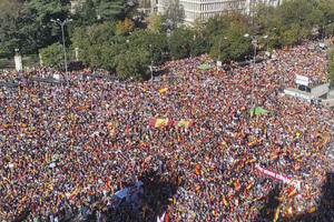 HAOS U MADRIDU: Preko 170.000 ljudi izašlo na ulice zbog zakona o amnestiji katalonskih separatista (FOTO)