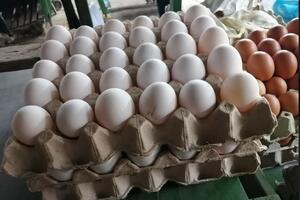 IAKO SU NAJSKUPLJA NAJBRŽE SE PRODAJU: Na vranjanskoj pijaci mnoge mušterije traže isključivo ova jaja