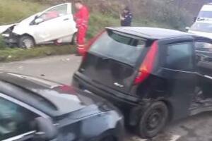 U UDESU NA AUTO-PUTU DVOJE POVREĐENIH: Sudarila se 3 vozila na Smederevskom putu, jedan SLETEO U KANAL! Kilometarske kolone VIDEO