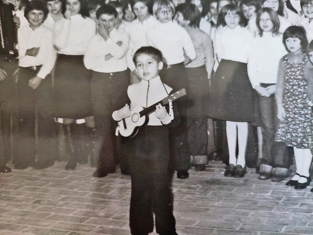 Moja izvedba 'Glavo luda' Zdravka Čolića 1977.