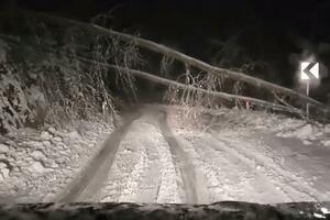 MEĆAVA NAPRAVILA HAOS ŠIROM SRBIJE: Bez struje više stotina ljudi, sneg napadao pola metra, SABLASNI PRIZORI na putevima (VIDEO)