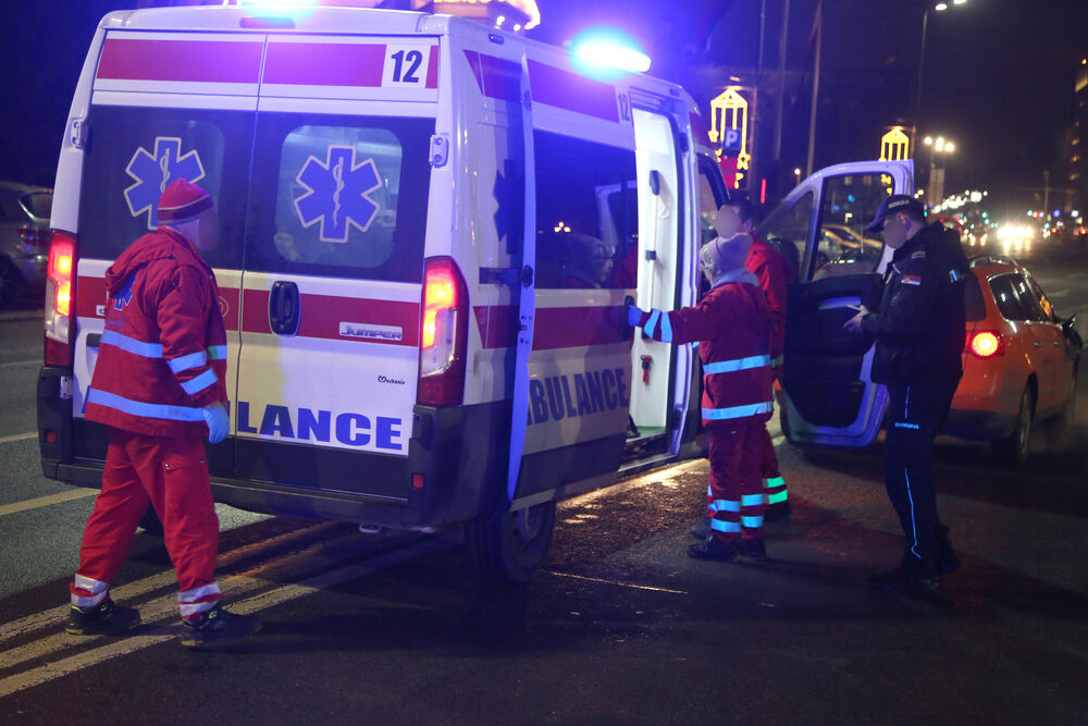 ŽENU UDARIO VOZ U ZEMUN POLJU, STRADALA NA MESTU: Mladići povređeni u saobraćajki u Ripnju, teška noć u Beogradu