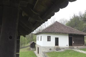 OD SEOSKOG DEČAKA DO NAJOBRAZOVANIJEG VOJSKOVOĐE: Ovo je kuća u kojoj je u selu Struganik rođen vojvoda Živojin Mišić (FOTO)