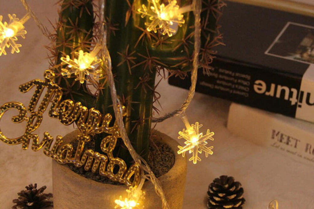SPECIJALNE SIJALICE: Lampice pahuljice i Deda Mrazići kao savršena novogodišnja dekoracija!