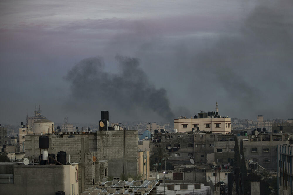 OVO JE NOVI EPICENTAR RATA U POJASU GAZE: Snažni vazdušni udari izraelske vojske na Kan Junis, Hamas puca iz RAKETNIH BACAČA