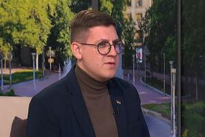 "KAMPANJA SE SA ULIČNIH PLAKATA PRESELILA NA DRUŠTVENE MREŽE" Janjić analizira: Na ovim izborima postoje dve političke opcije