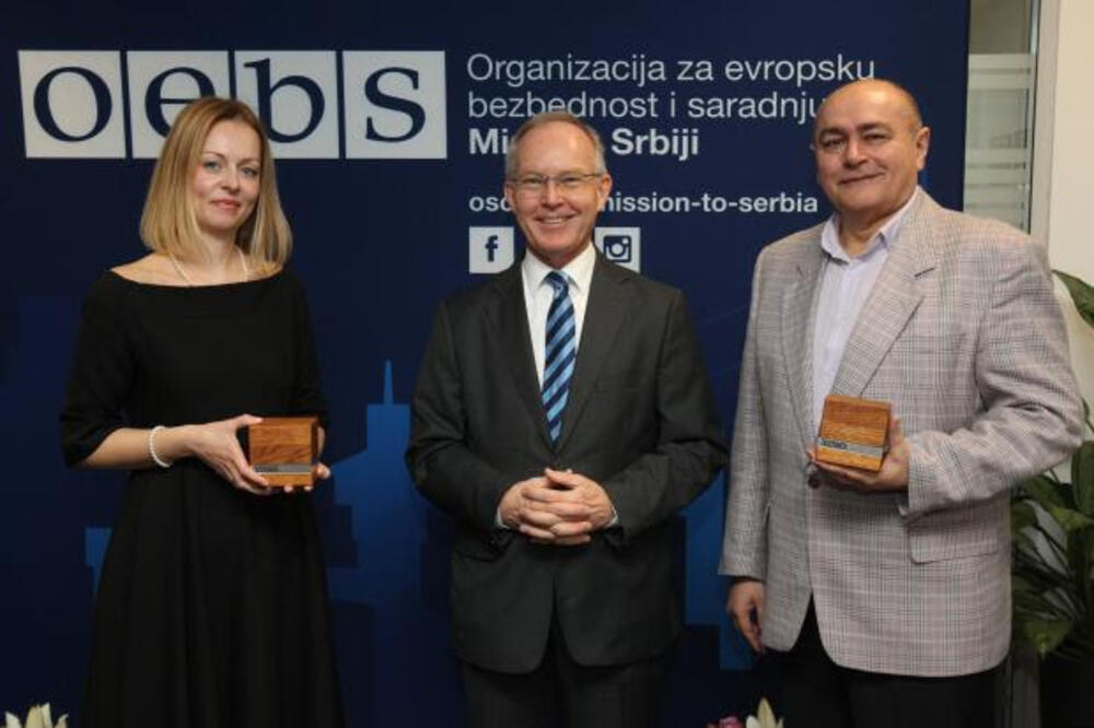 MISIJA OEBS-A U SRBIJI: Dejan Stojanović dobio nagradu "Ličnost godine"