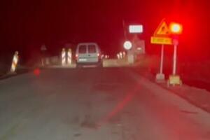 OVAKO SE GUBE GLAVE: Opasna vožnja u Svilajncu, upaljeno crveno svetlo - a oni BEZBRIŽNO VOZE (VIDEO)