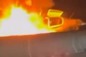 HAOS NA PUTU: Srušio se avion na auto-put u Severnoj Karolini i ZAPALIO! VIDEO