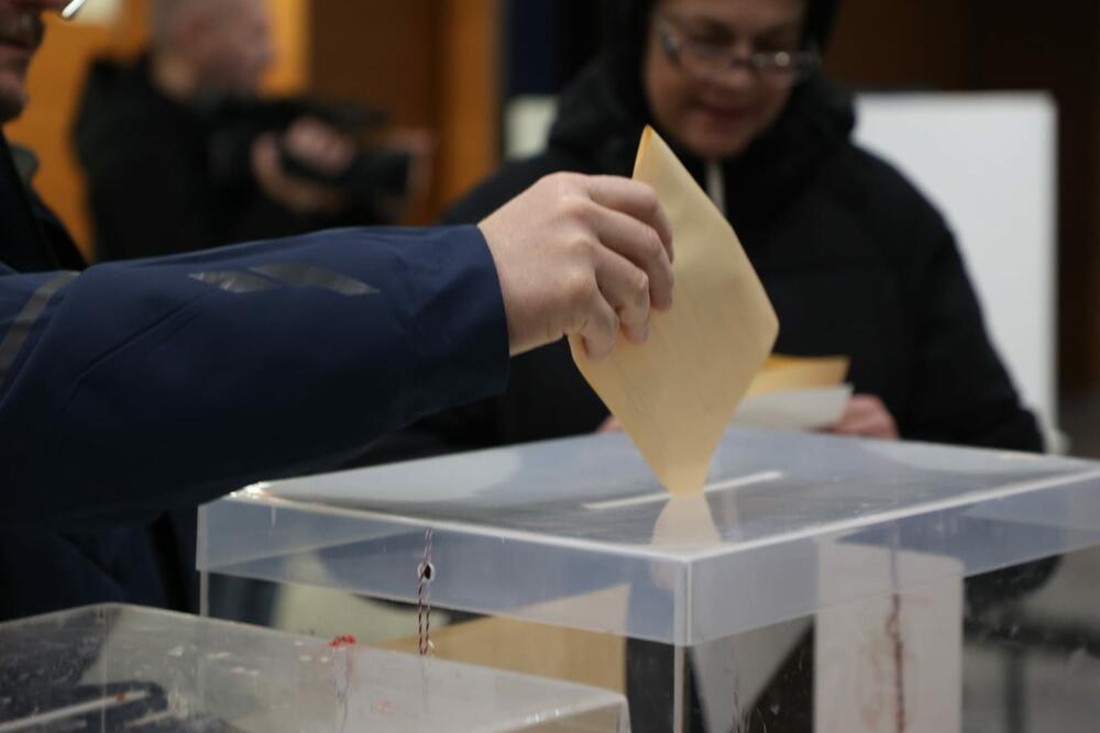 izbori 2023, glasanje, izbori, glasačka kutija, biračko mesto