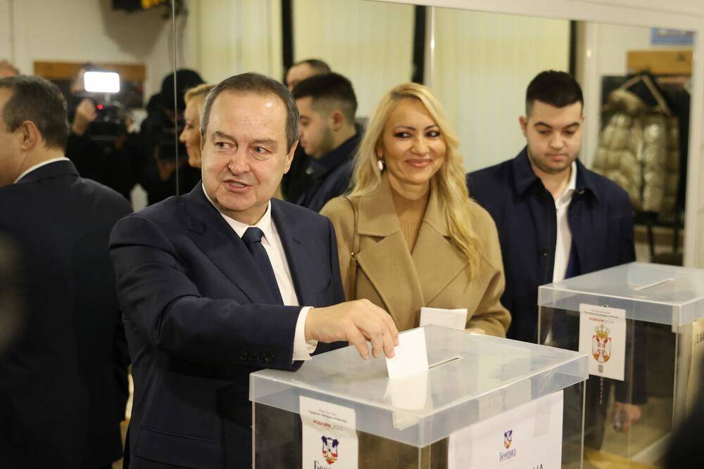 izbori 2023, glasanje, izbori, glasačka kutija, biračko mesto, Ivica Dačić