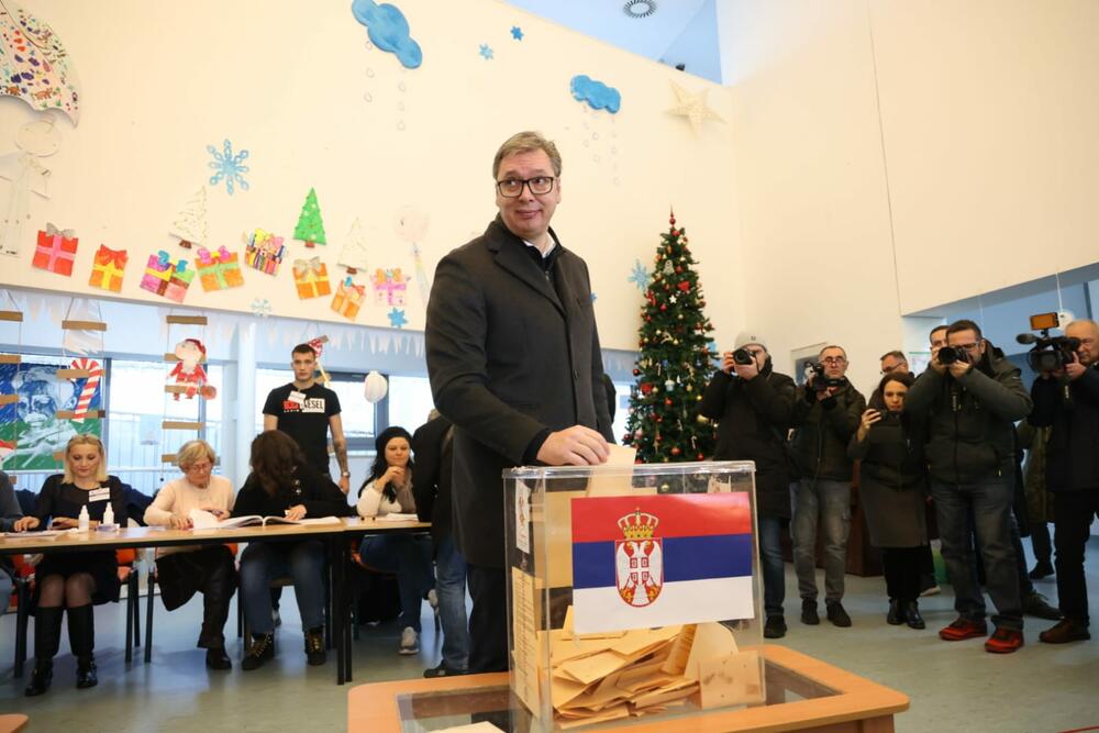 izbori 2023, glasanje, izbori, biračko mesto, glasačka kutija, Aleksandar Vučić