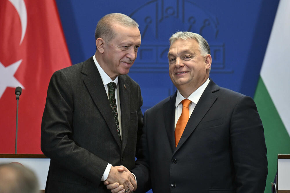 "ODLIČAN POSAO, 435 KONJSKIH SNAGA ZA 1, DOBRODOŠLI PREDSEDNIČE" Orban i Erdogan razmenili HIT POKLONE povodom jubileja (FOTO)