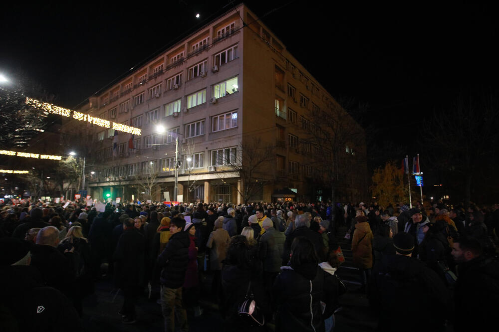 ZAVRŠEN PROTEST ispred zgrade Republičke izborne komisije