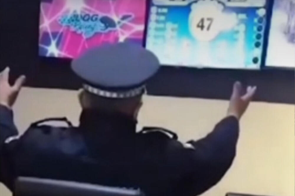 HIT SCENA IZ SRPSKE! Policajac se nervira dok igra tombolu, uzalud čeka da se pojavi 48, a onda mu PUKAO FILM (VIDEO)