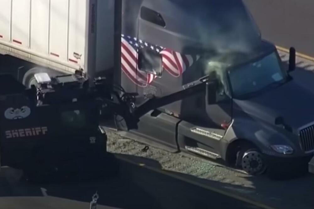 ORUŽANI NAPAD NA SRPSKI KAMION U AMERICI! Napadač ispalio 7 metaka na vozača, usledila POLICIJSKA POTERA na auto-putu (FOTO)