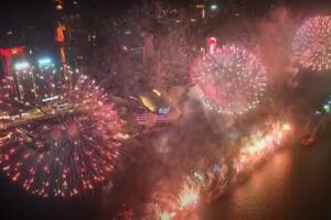 NAJDUŽI VATROMET IKADA: Nova godina stigla u Kinu, u Hongkongu prštalo čak 12 minuta (VIDEO, FOTO)