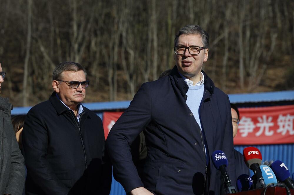 "SPREMAN SAM DA OBUČIM POLITIČKE PROTIVNIKE, DA IM POMOGNEM" Vučić o novim zahtevima opozicije: Izbori su stvar državnih organa