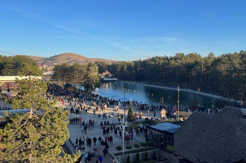ZLATIBOR RUŠI REKORDE: Za Novu godinu na planinskoj lepotici boravilo oko 100.000 posetilaca