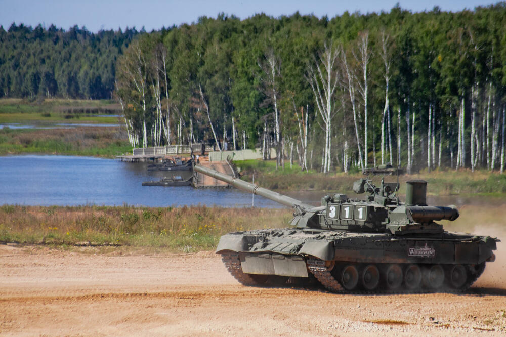 tenk T-80BVM