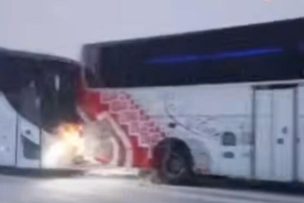 JEZIVI SNIMAK LANČANOG SUDARA U TURSKOJ: Pogledajte kako se autobus zakucao u drugo vozilo i gura ga po putu! VIDEO