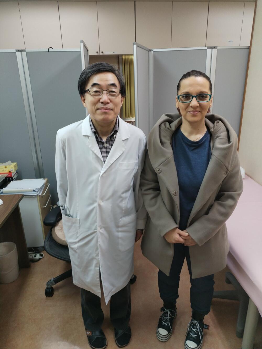 Zaga sa doktorom u klinici u Osaki 