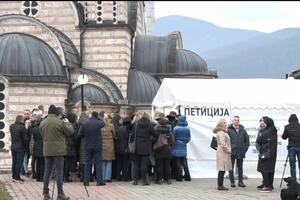 POTPISIVANJE PETICIJE: Ogroman odziv Srba sa severa Kosova i Metohije za smenu Kurtijevih nelegalnih gradonačelnika (FOTO)