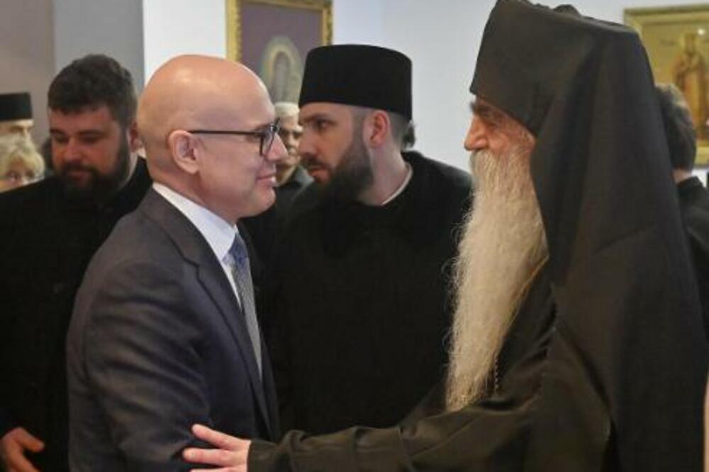 SVIM SVEČARIMA NEKA JE SREĆNO I BLAGOSLOVENO: Ministar Vučević na slavi episkopa bačkog gospodina Irineja
