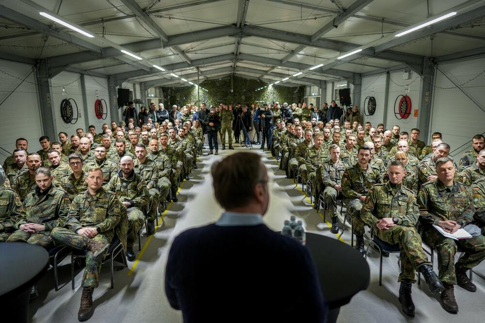 Obraćanje ministra odbrane Borisa Pistorijusa nemačkim oficirima