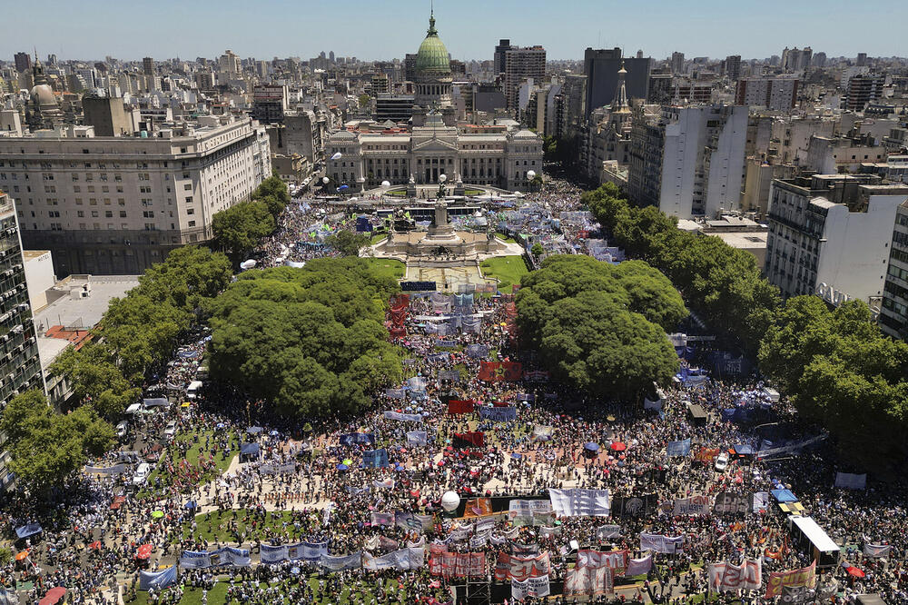 ARGENTINA NA NOGAMA: Narod ne želi da trpi NOVE REFORME! Sve je obustavljeno zbog OVOGA (FOTO)