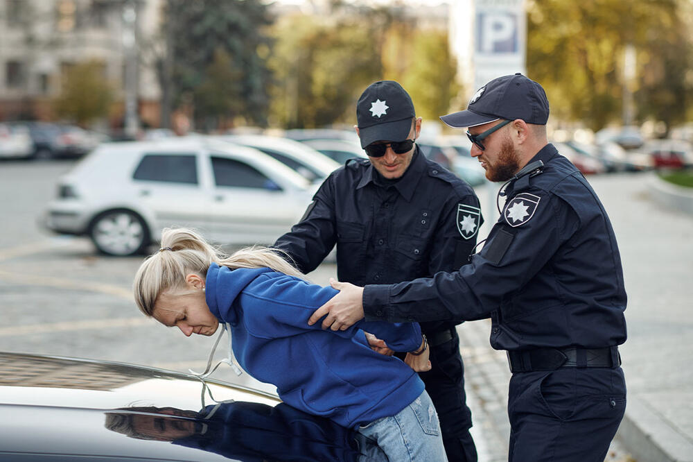 UHAPŠENA "MIRISNA KRADLJIVICA" Krala skupocene parfeme širom Hrvatske, a sada je konačno "pala u ruke" policije