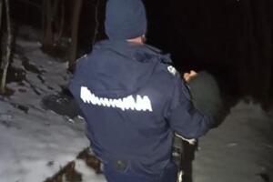 VELIKO SRCE SRPSKIH POLICAJACA: Baka iz Vladičinog Hana se izgubila u snegu, kada su je pronašli nastale su SJAJNE FOTOGRAFIJE