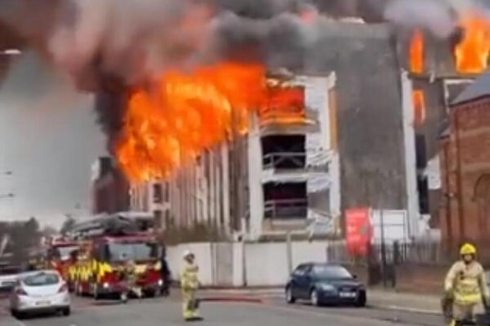 OGROMAN POŽAR U LIVERPULU: Gori četvorospratna zgrada, postoji strah od rušenja (VIDEO)