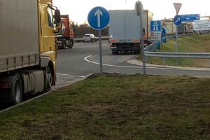 STANJE NA GRANICAMA: Kamioni na Horgošu čekaju šest sati, na Kelebiji 5, zadržavanja od po 4 sata na Batrovcima i Sremskoj Rači