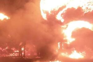 RUSI ŽESTOKO UZVRATILI: Velika eksplozija u Ukrajini, pogođen VAŽAN strateški objekat (FOTO)