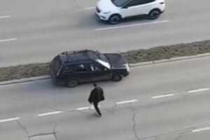 KAKO, BRE, ČOVEČE MOŽEŠ?! Pogledajte kako se parkirao da bi skoknuo do radnje! Novosađani u šoku (VIDEO)