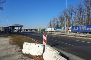AMSS: Teretna vozila na Batrovcima se zadržavaju 10, na Horgošu 2 sata