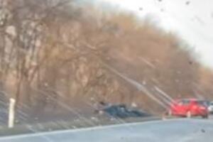 ŽESTOK LANČANI SUDAR KOD SUBOTICE: U udesu učestvovalo 4 vozila, jedno sletelo s puta, IMA POVREĐENIH (VIDEO)
