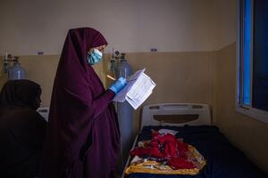UŽASAVAJUĆA ANOMALIJA MEĐU BEBAMA U AFRICI: Doktori nemoćni, deca neprestano pristižu u bolnice, smrtnost skoro 100 odsto