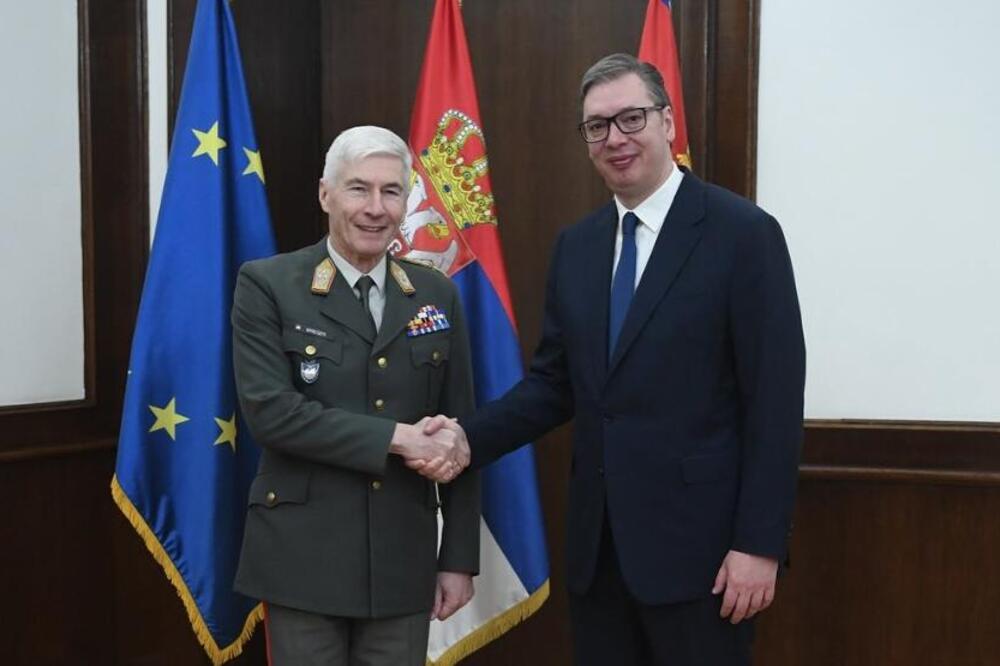 "RAZGOVARALI SMO O SITUACIJI NA KOSMETU" Predsednik Vučić primio prvog čoveka Vojnog komiteta EU generala Brigera (FOTO)