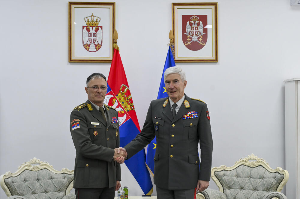 KFOR JEDINA LEGITIMNA VOJNA FORMACIJA NA KiM: General Mojsilović razgovarao sa Robertom Brigerom!