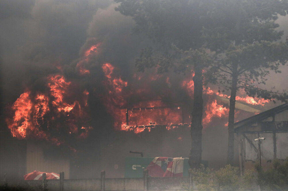 NAJMANJE 64 ŽRTVE Besne požari u Čileu, predsednik: Ovo je tragedija velikih razmera