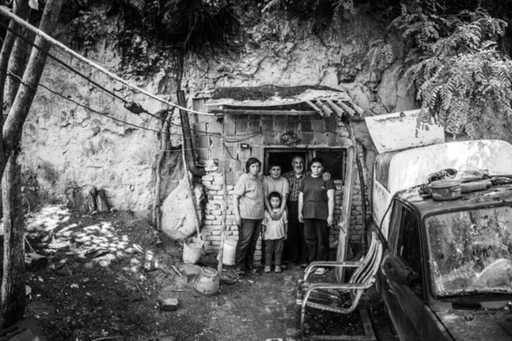 Mošorin, porodica Čuturilov, pećina