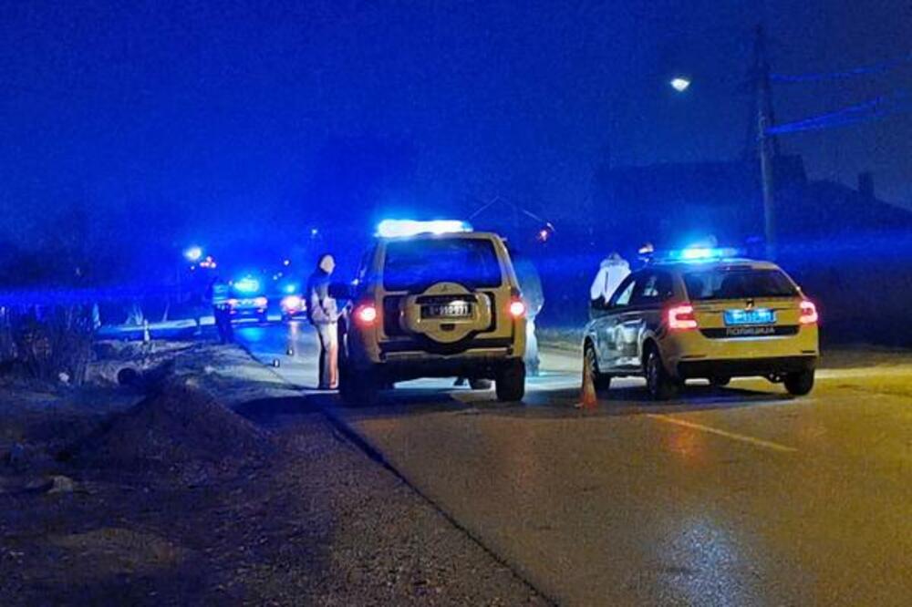 PIJANI MLADIĆ (27) KOLIMA SE ZAKUCAO U TRAKTOR: Udes kod Mladenovca, AUTO UNIŠTEN, vozač povređen (FOTO)
