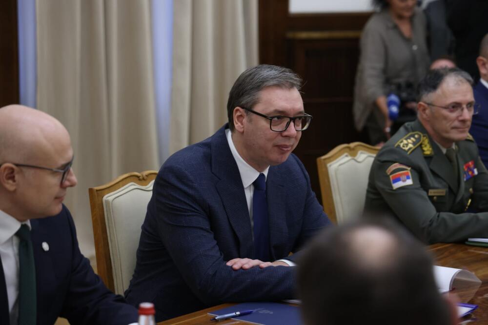 VUČIĆ SE SASTAO SA PISTORIJUSOM: Predsednik Srbije razgovarao sa ministrom odbrane Nemačke, uskoro obraćanje javnosti