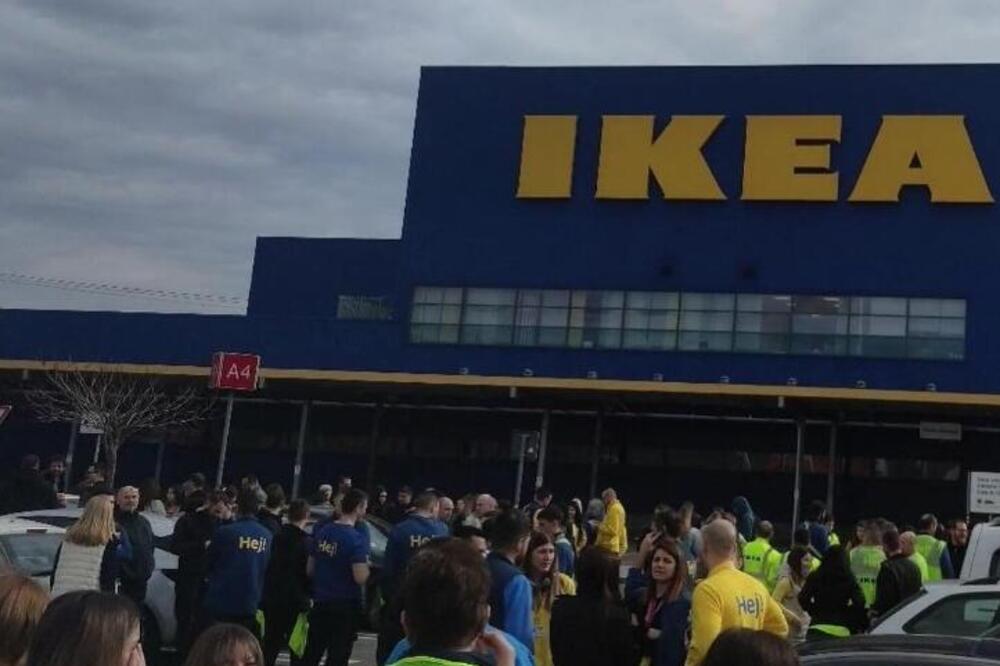 EVAKUISANA ROBNA KUĆA IKEA U BEOGRADU: Svi zaposleni izašli, stoje na parkingu (FOTO)